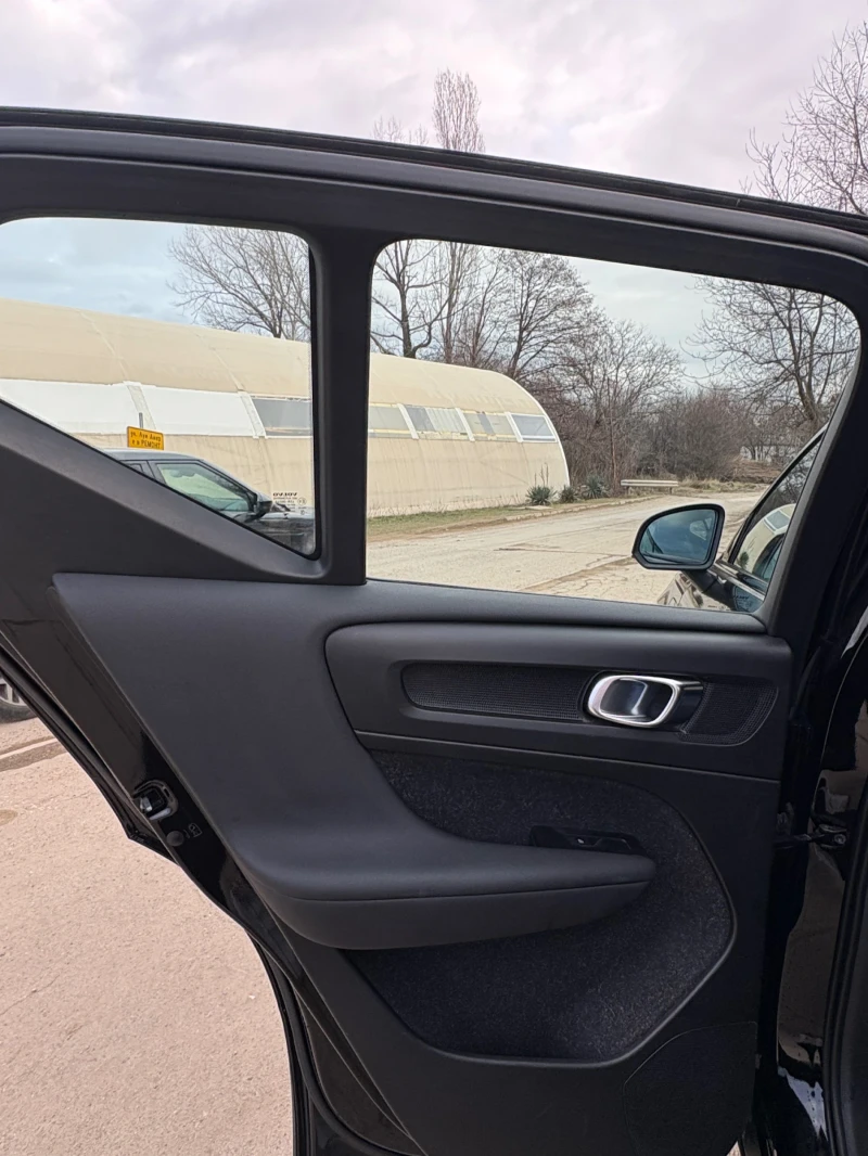Volvo XC40, снимка 8 - Автомобили и джипове - 53475234