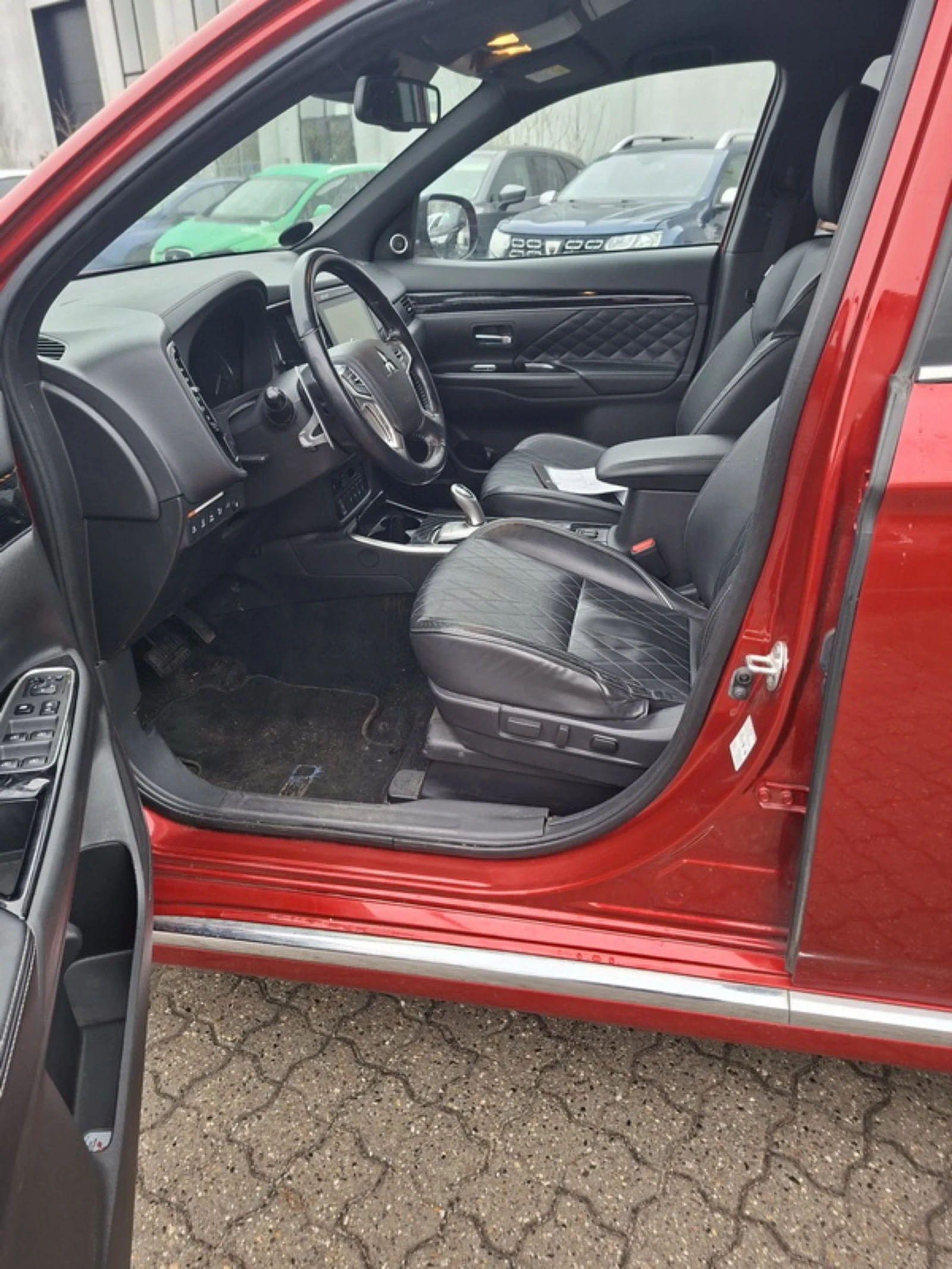 Mitsubishi Outlander Outlander Instyle | 4WD | 2.4 PHEV, снимка 8 - Автомобили и джипове - 53761273