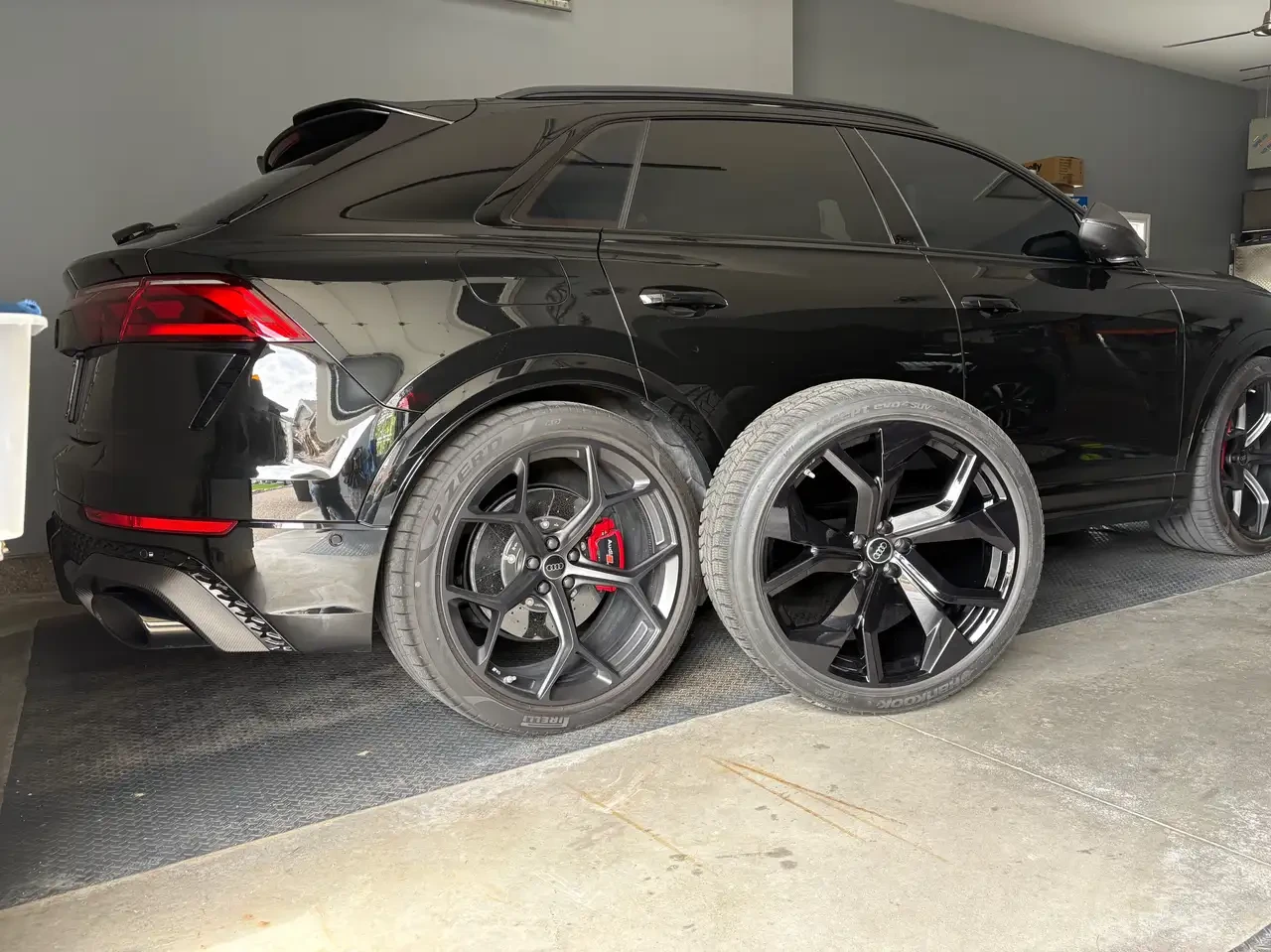 Audi RSQ8, снимка 2 - Автомобили и джипове - 56227632