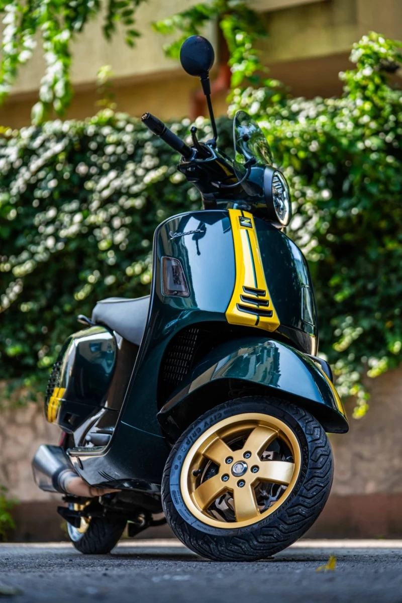 Vespa GTS Racing sixties