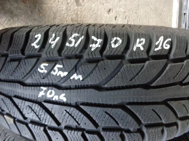 Гуми Зимни 245/70R16, снимка 1 - Гуми и джанти - 25825080