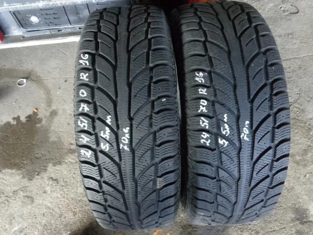 Гуми Зимни 245/70R16, снимка 2 - Гуми и джанти - 25825080