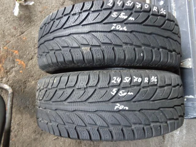 Гуми Зимни 245/70R16, снимка 4 - Гуми и джанти - 25825080