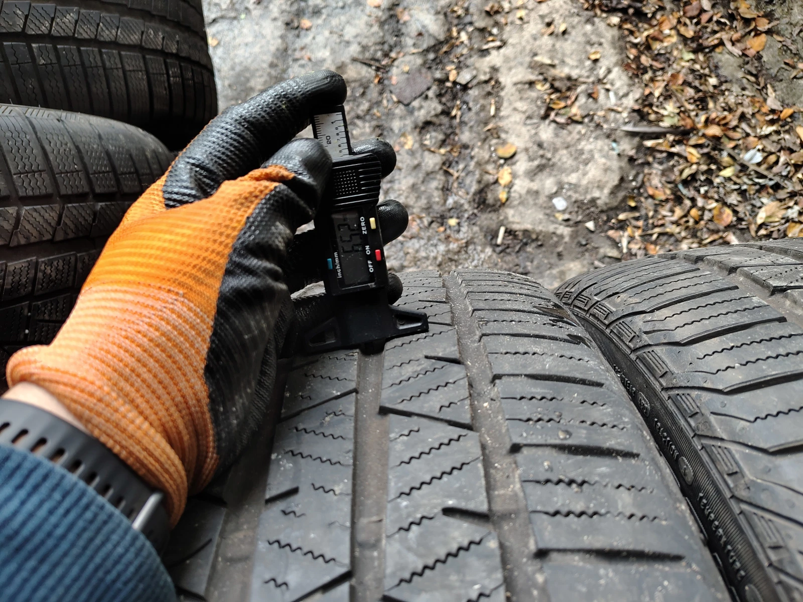 Гуми Зимни 275/45R21, снимка 3 - Гуми и джанти - 54086044