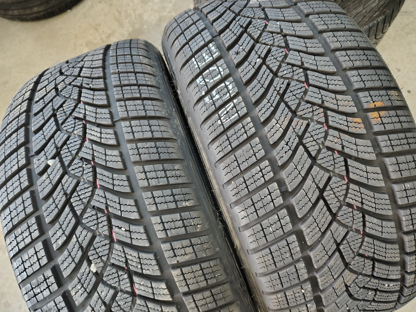 Гуми Зимни 245/45R18, снимка 2 - Гуми и джанти - 55844061