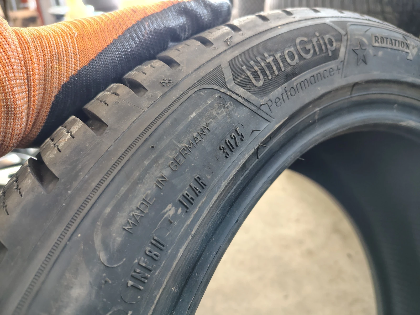 Гуми Зимни 245/45R18, снимка 5 - Гуми и джанти - 55844061
