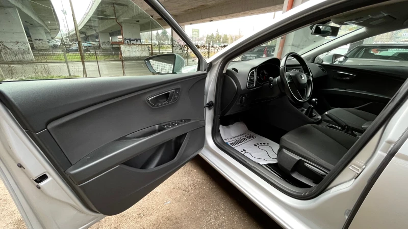 Seat Leon СЕРВ. ДОК., снимка 10 - Автомобили и джипове - 53468498