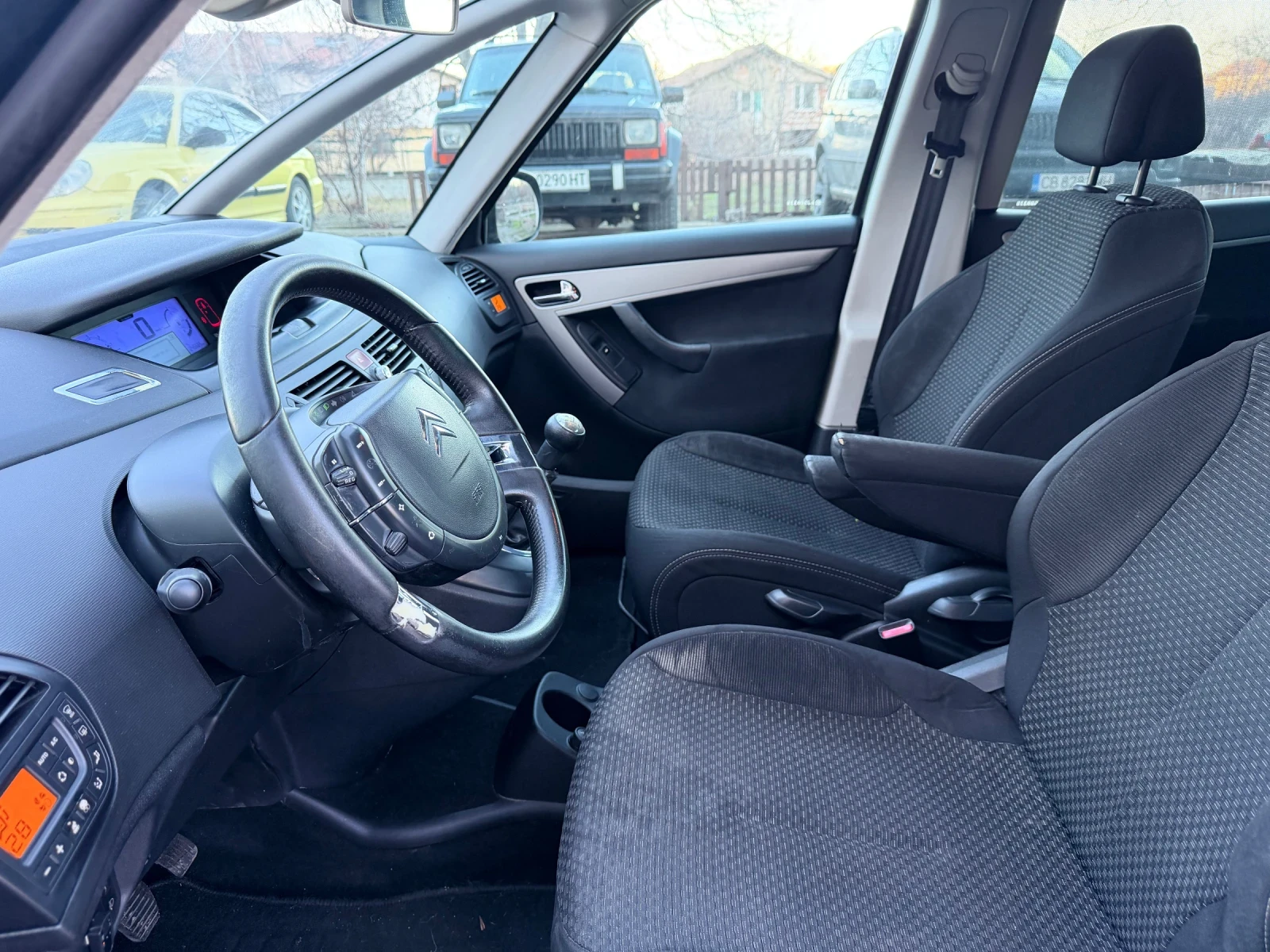 Citroen C4 Picasso Газ-Бензин идеален семеен автомобил - изображение 5