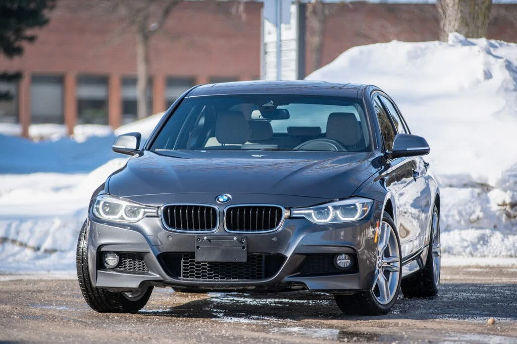 BMW 330 I * M-Package* * HeadUp* AвтоКредит* (ЦЕНА ДО БГ) - изображение 2