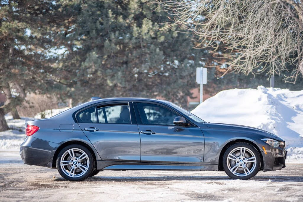 BMW 330 I * M-Package* * HeadUp* AвтоКредит* (ЦЕНА ДО БГ) - изображение 6