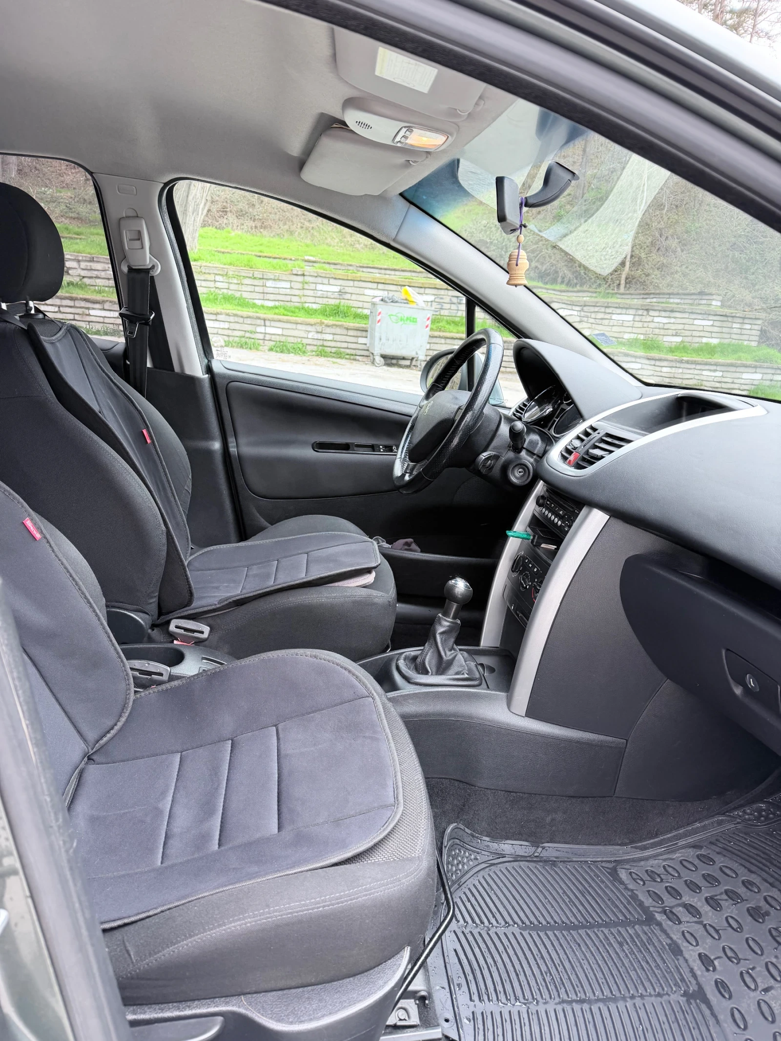 Peugeot 207 1.6 HDI, снимка 8 - Автомобили и джипове - 54014188