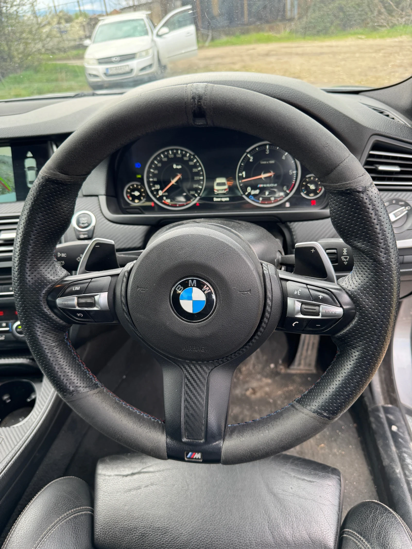 BMW 535 F10 facelift* M-paket* stage 2 кутия* headup* down, снимка 15 - Автомобили и джипове - 54117627