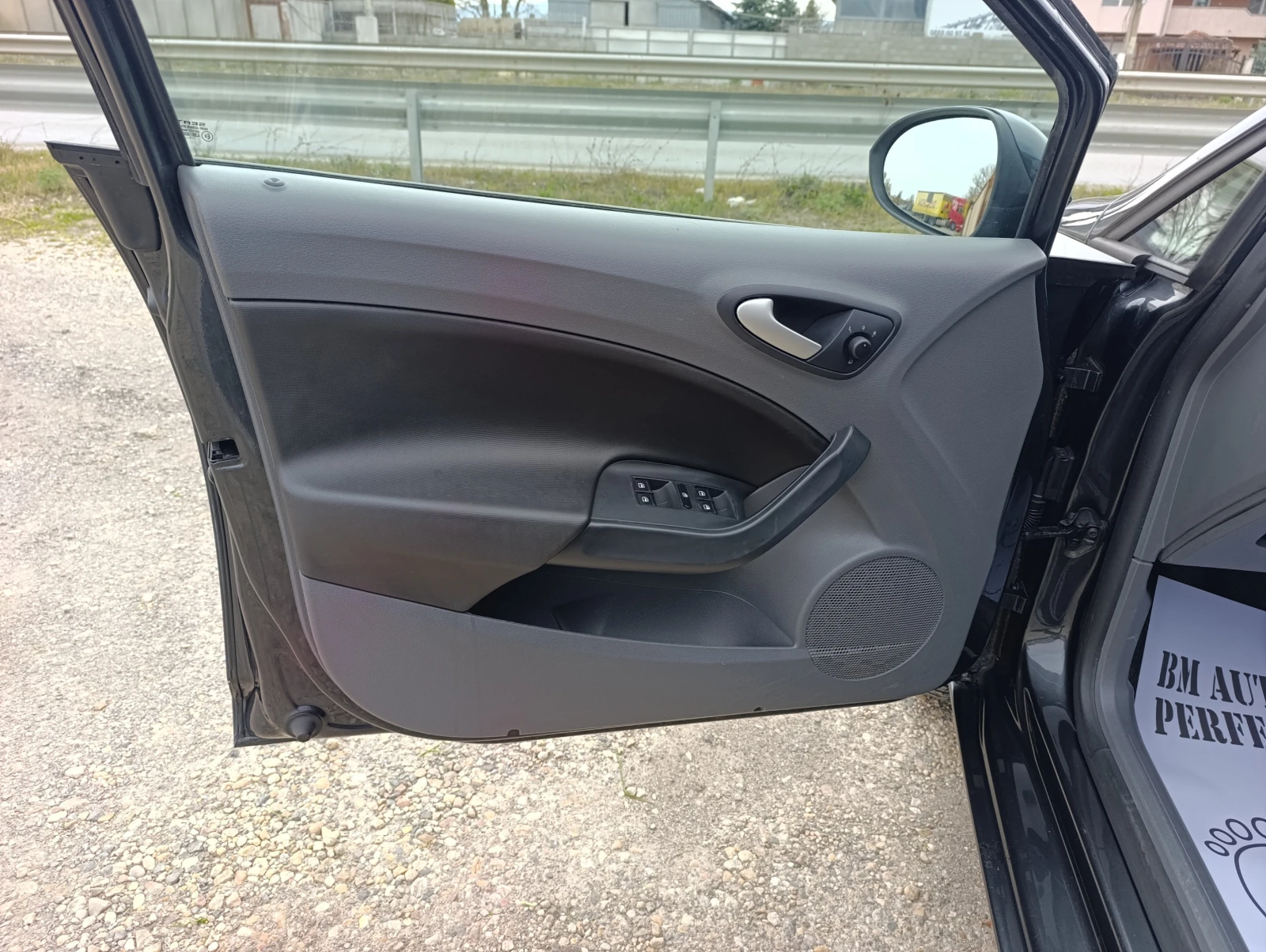 Seat Ibiza 1.2i-105кс.БЕНЗИН-4цилиндъра, снимка 9 - Автомобили и джипове - 54196349