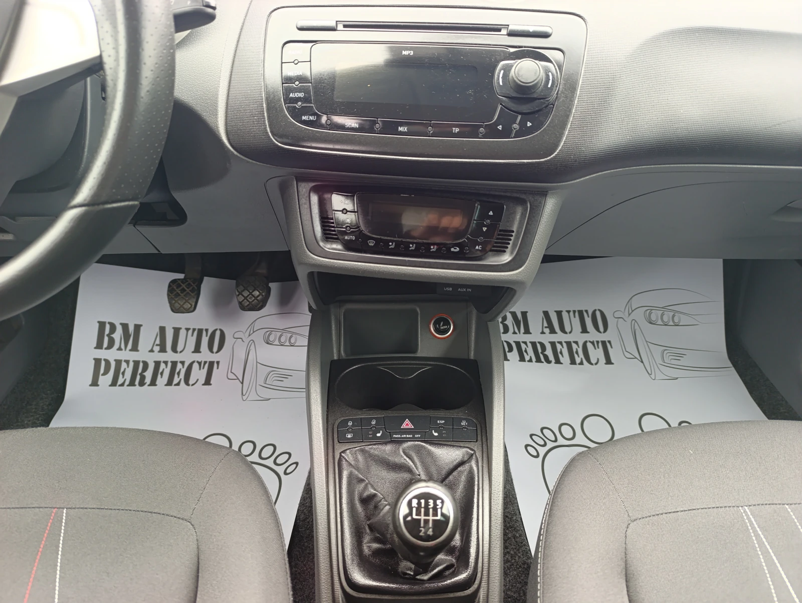 Seat Ibiza 1.2i-105кс.БЕНЗИН-4цилиндъра, снимка 12 - Автомобили и джипове - 54196349