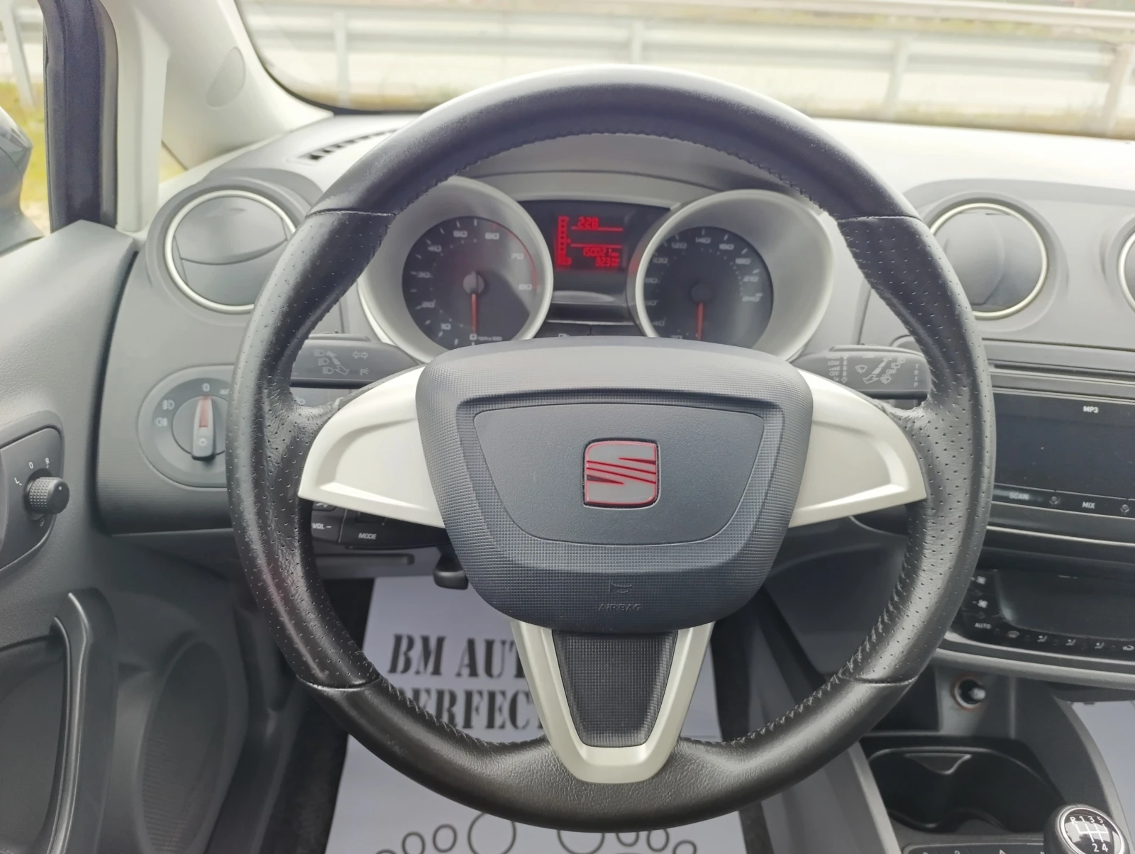 Seat Ibiza 1.2i-105кс.БЕНЗИН-4цилиндъра, снимка 11 - Автомобили и джипове - 54196349