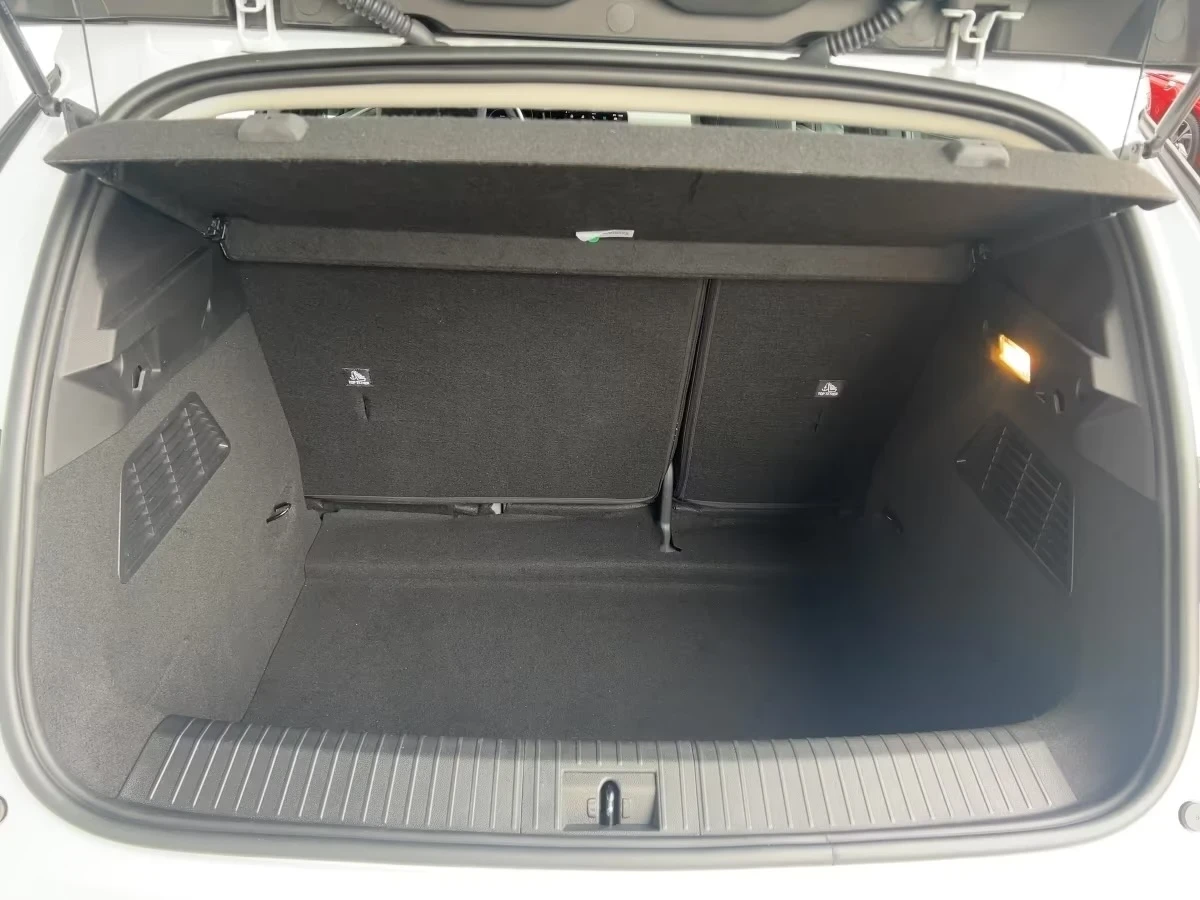 Renault Megane E-Tech EV40 Equilibre DISTR Keyless Heated: S/ST-W, снимка 14 - Автомобили и джипове - 54317001