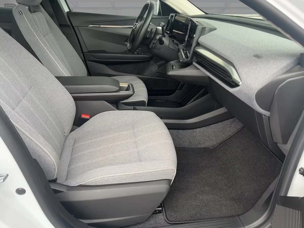 Renault Megane E-Tech EV40 Equilibre DISTR Keyless Heated: S/ST-W, снимка 6 - Автомобили и джипове - 54317001