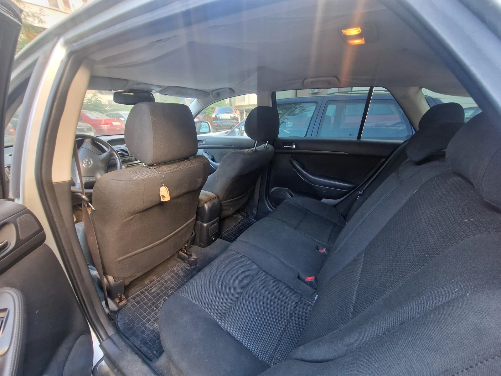 Toyota Avensis 2, 2 D4D, снимка 9 - Автомобили и джипове - 54732317