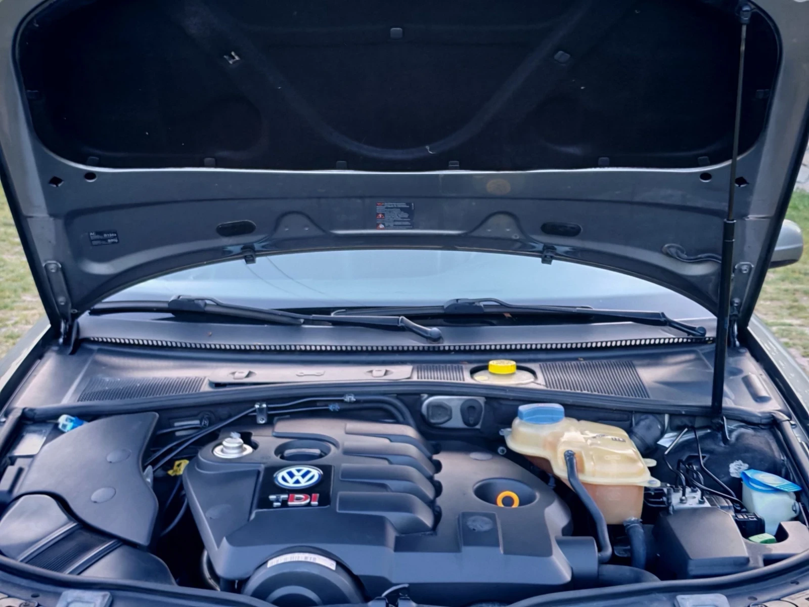 VW Passat 1.9TDI(101)* HIGHLINE* НОВ ВНОС* , снимка 17 - Автомобили и джипове - 54742375