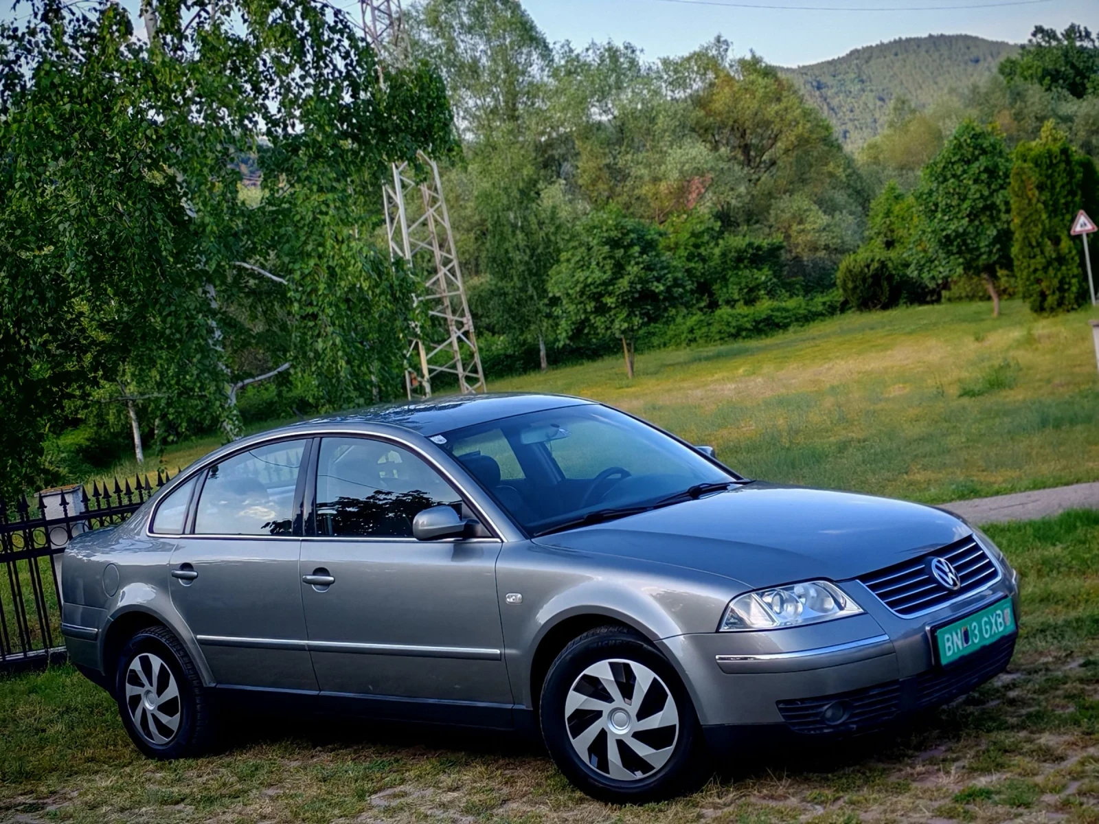 VW Passat 1.9TDI(101)* HIGHLINE* НОВ ВНОС* , снимка 8 - Автомобили и джипове - 54742375