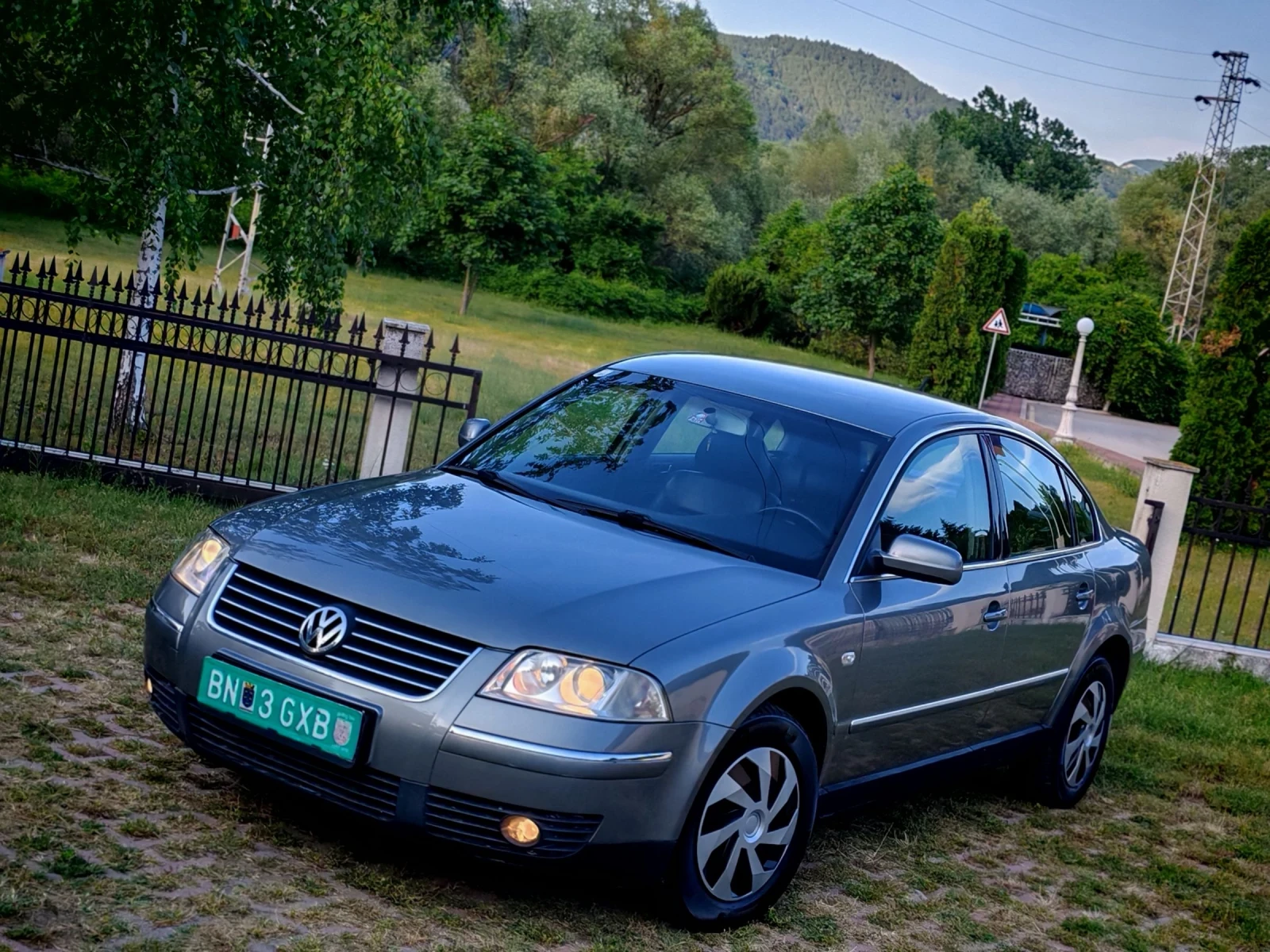 VW Passat 1.9TDI(101)* HIGHLINE* НОВ ВНОС* , снимка 2 - Автомобили и джипове - 54742375