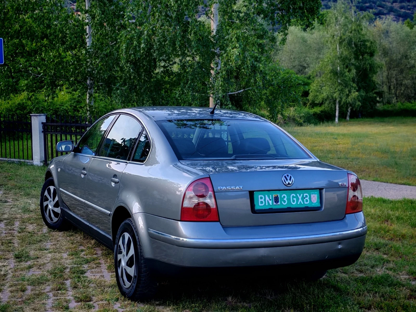 VW Passat 1.9TDI(101)* HIGHLINE* НОВ ВНОС* , снимка 5 - Автомобили и джипове - 54742375