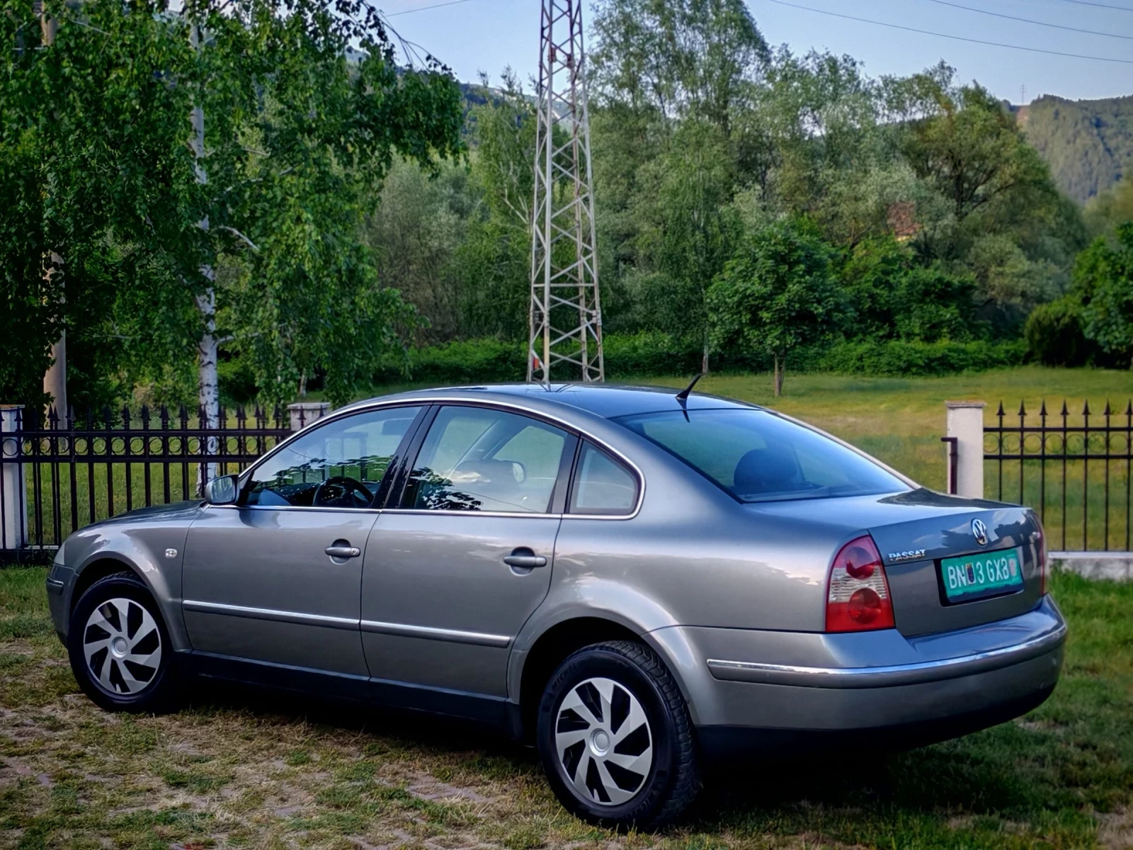 VW Passat 1.9TDI(101)* HIGHLINE* НОВ ВНОС* , снимка 4 - Автомобили и джипове - 54742375