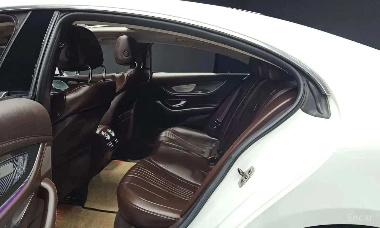 Mercedes-Benz CLS * CLS400d 4MATIC AMG Line * CARFAX * ЦЕНА ДО БГ, снимка 17 - Автомобили и джипове - 55530647