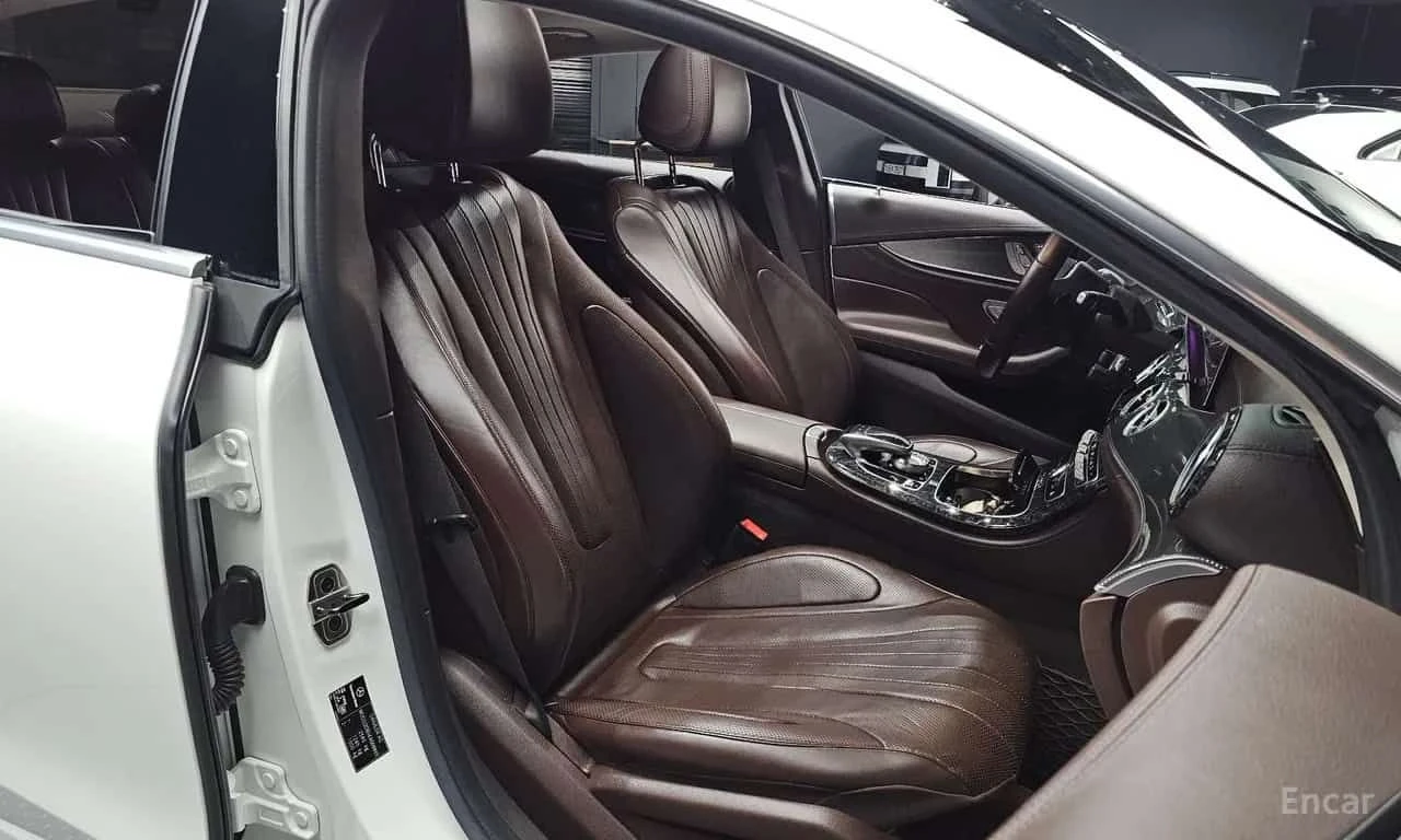 Mercedes-Benz CLS * CLS400d 4MATIC AMG Line * CARFAX * ЦЕНА ДО БГ, снимка 16 - Автомобили и джипове - 55530647