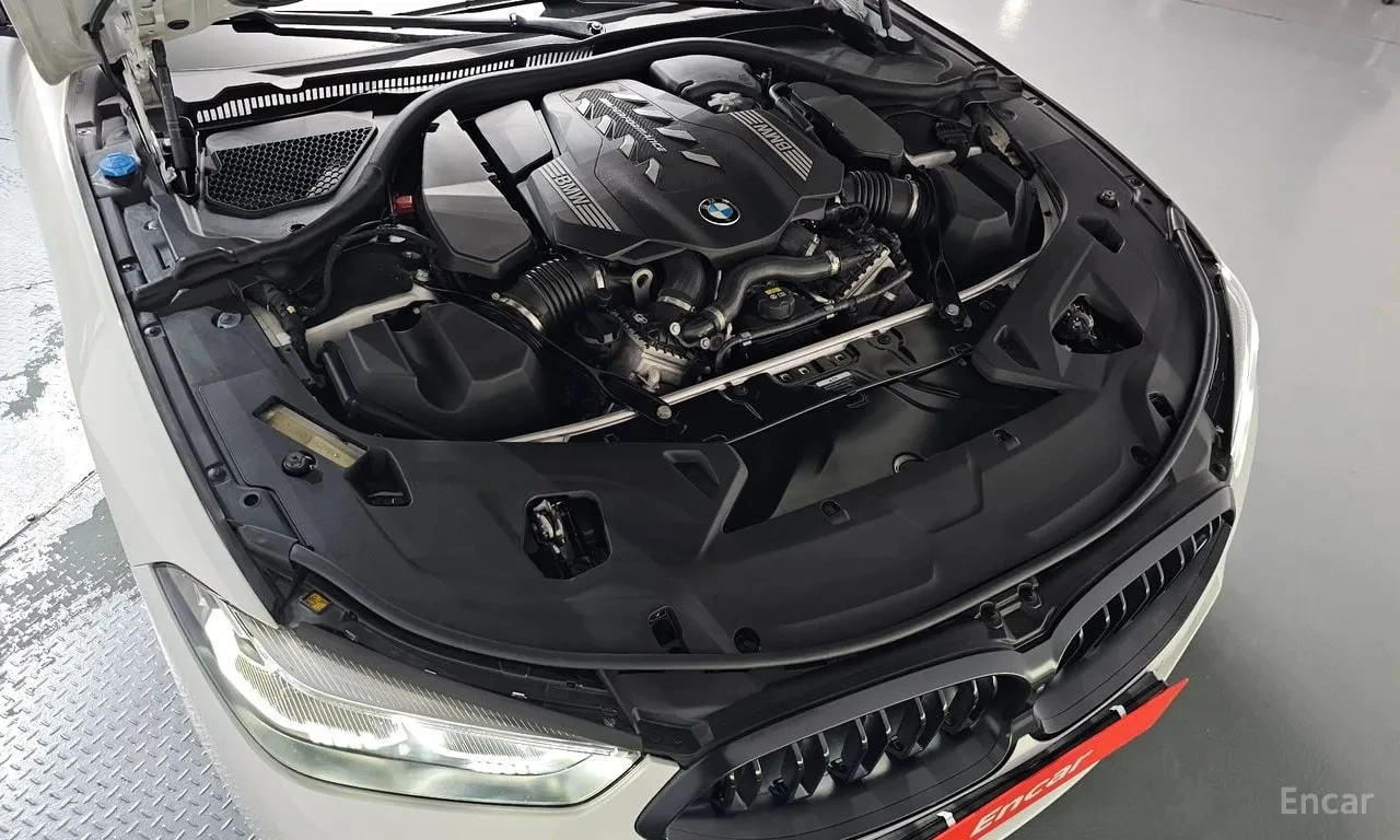 BMW 850 xDrive Coupe /ОБДУХВАНЕ/ДИСТРОНИК/360, снимка 6 - Автомобили и джипове - 55806526