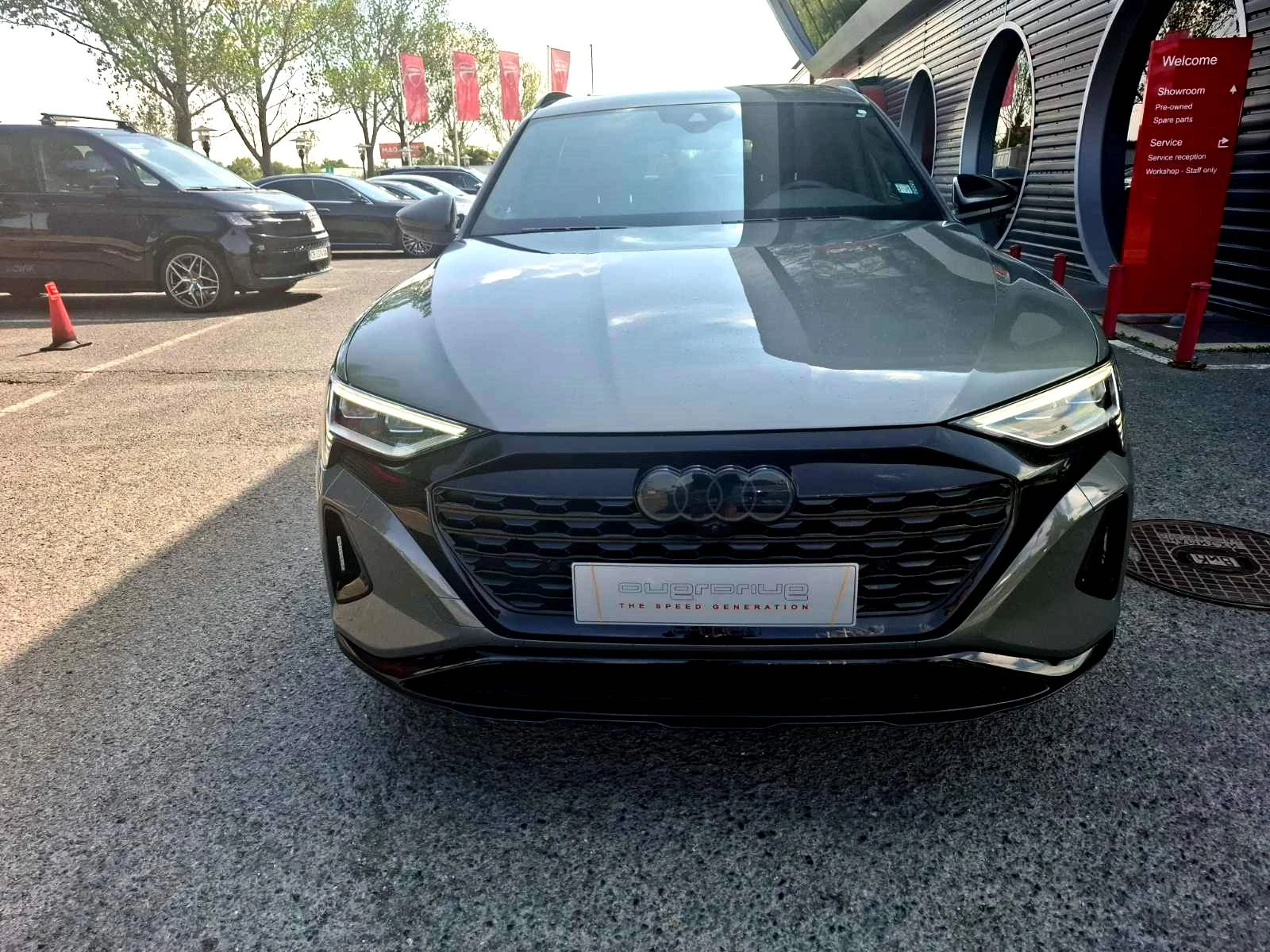 Audi Q8 Е Tron 55 Quattro - В гаранция до 05/2028!  - изображение 2