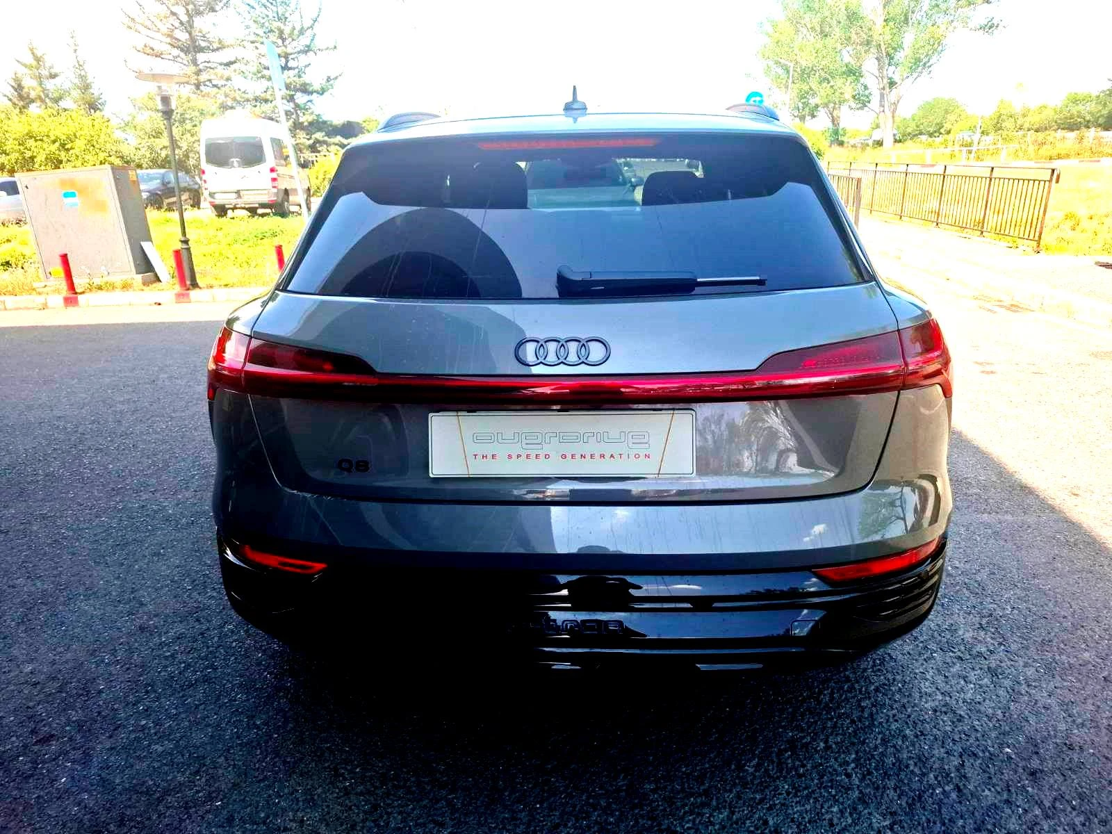 Audi Q8 Е Tron 55 Quattro - В гаранция до 05/2028!  - изображение 6