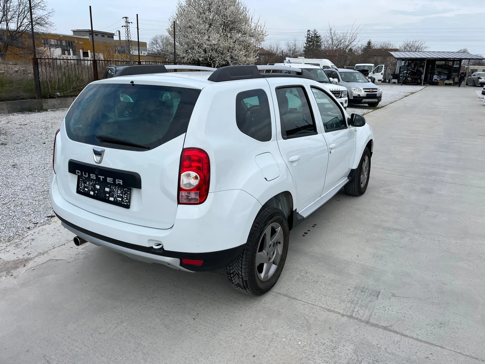 Dacia Duster 1, 6 I ГАЗ, снимка 3 - Автомобили и джипове - 53986807