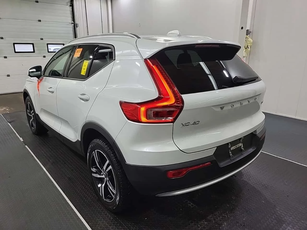 Volvo XC40 CORE| 2 �����| KEYLESS GO| CARFAX| 6, 869 KM  | Mobile.bg � ����������� 4