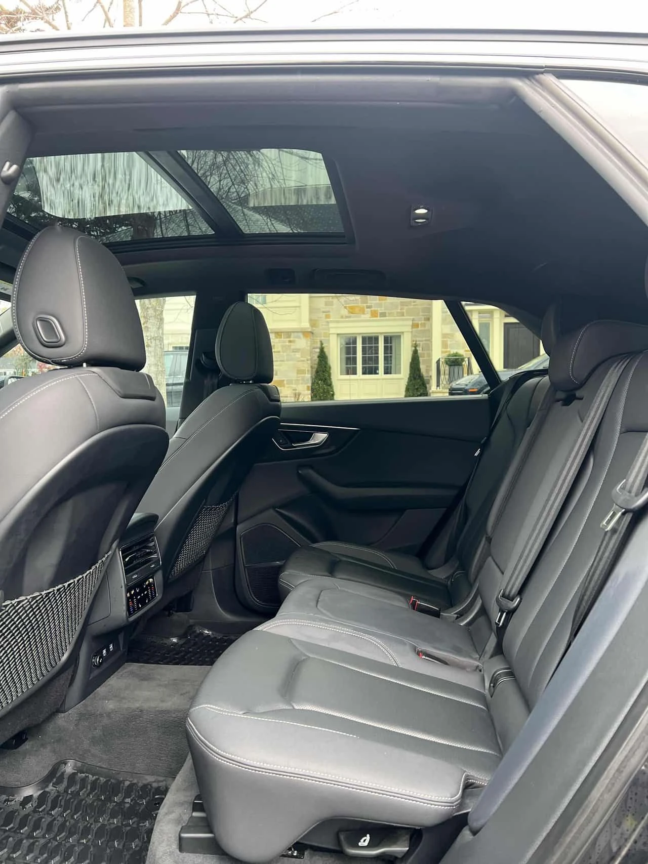 Audi Q8 * Progressiv * CARFAX * ЦЕНА ДО БГ, снимка 11 - Автомобили и джипове - 54727650