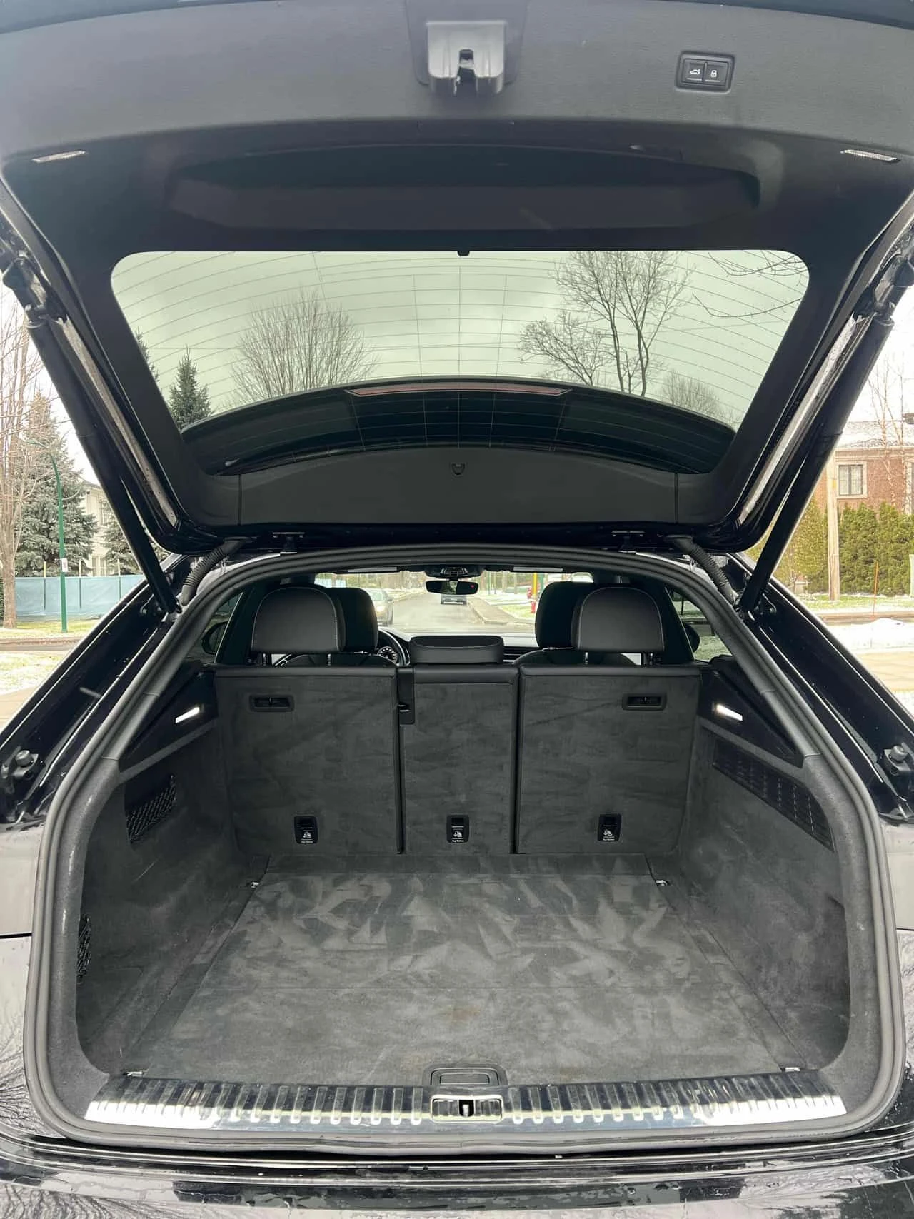 Audi Q8 * Progressiv * CARFAX * ЦЕНА ДО БГ, снимка 12 - Автомобили и джипове - 54727650