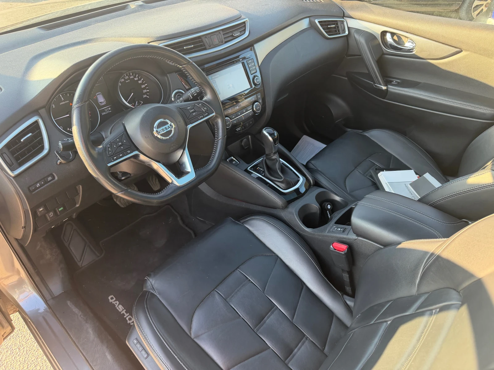 Nissan Qashqai 1.6 Disel Bosse Automat, снимка 9 - Автомобили и джипове - 55436118