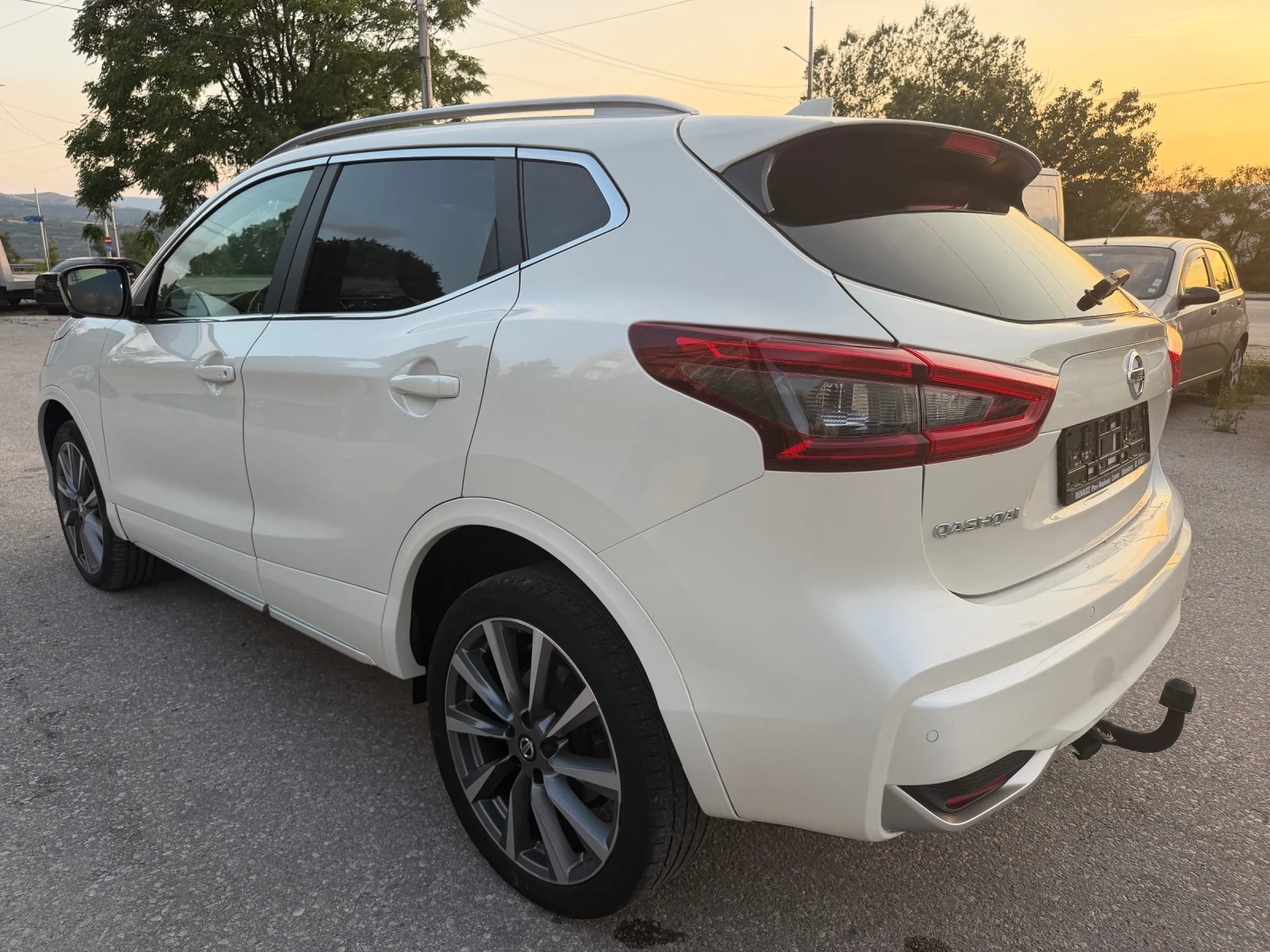 Nissan Qashqai 1.5 Bosse Automat, снимка 3 - Автомобили и джипове - 55436118