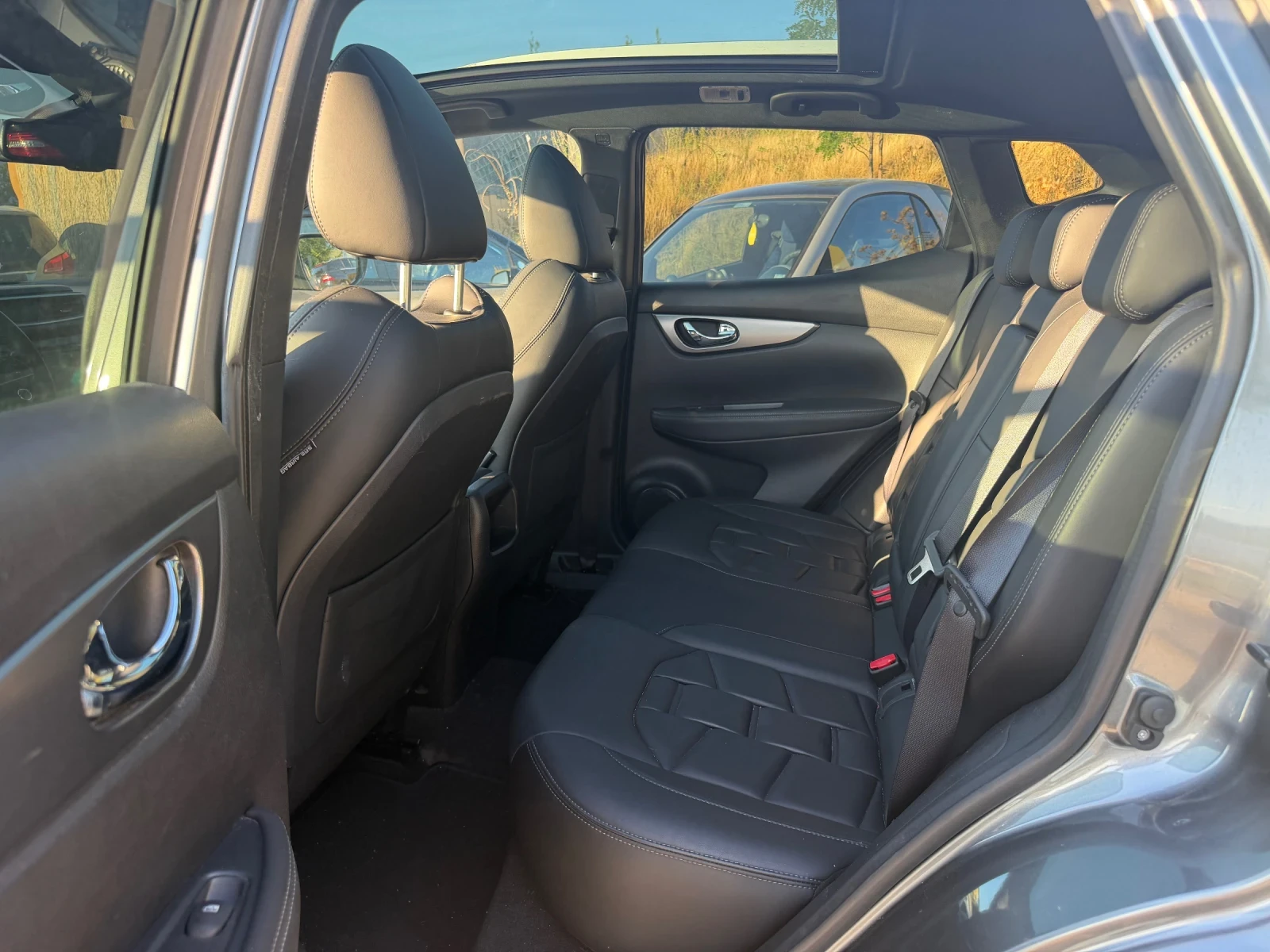 Nissan Qashqai 1.6 Disel Bosse Automat, снимка 11 - Автомобили и джипове - 55436118