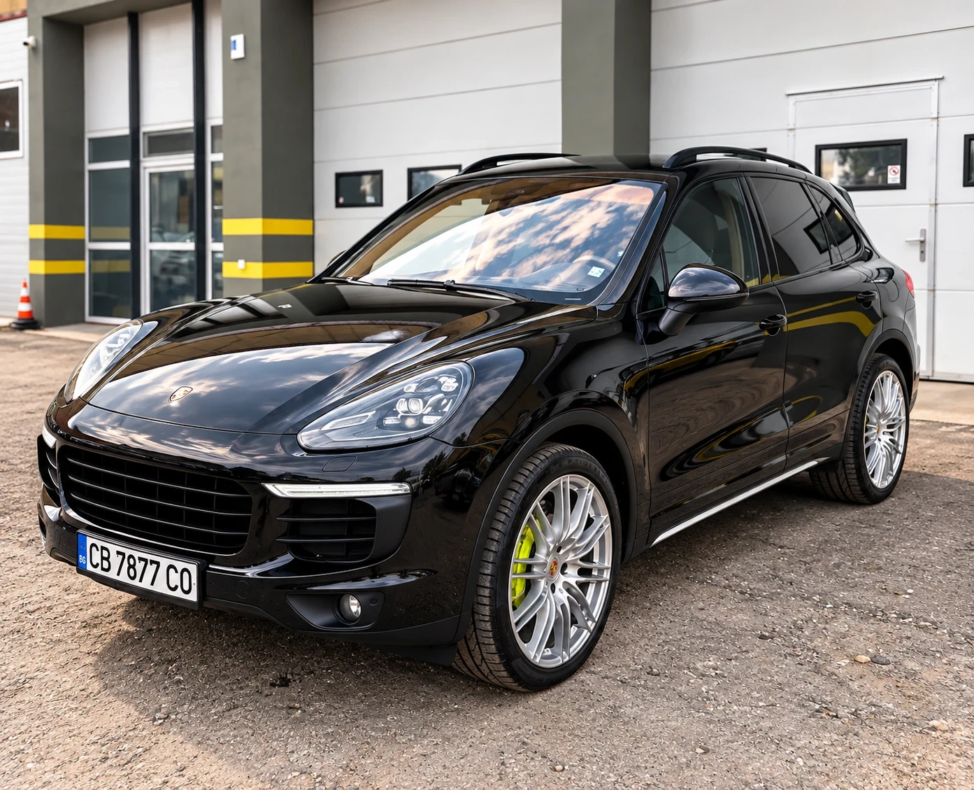 Porsche Cayenne S E-Hybrid, снимка 3 - Автомобили и джипове - 56329779