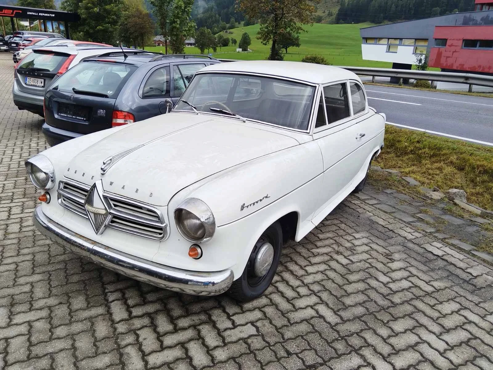 Други Друг BORGWARD ISABELLA