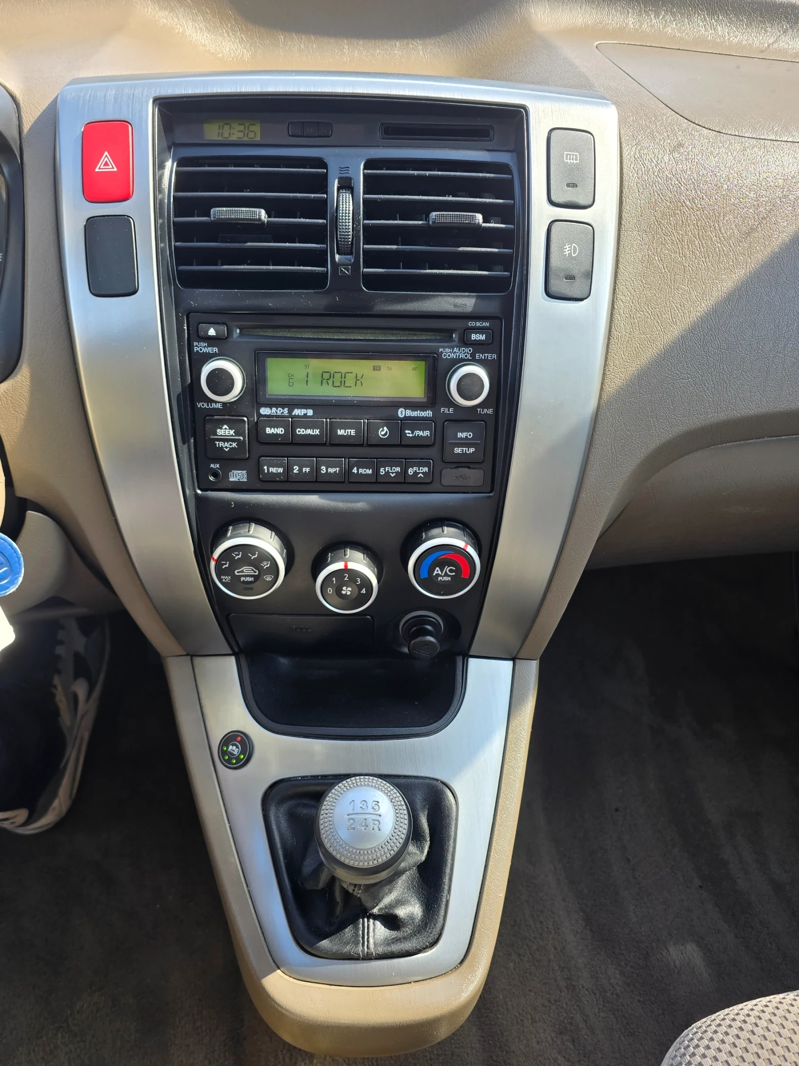 Hyundai Tucson 2.0i, снимка 9 - Автомобили и джипове - 56724717