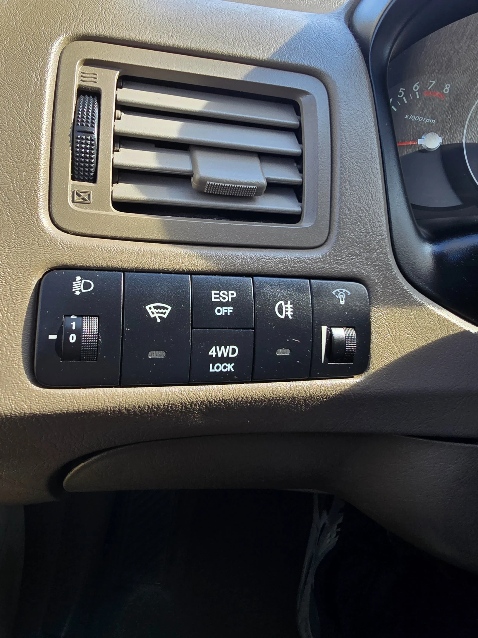 Hyundai Tucson 2.0i, снимка 11 - Автомобили и джипове - 56724717