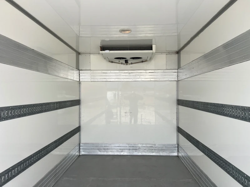 VW Crafter ДО 3.5 ТОНА ХЛАДИЛЕН КЛИМАТИК БОРД, снимка 11 - Бусове и автобуси - 51924941