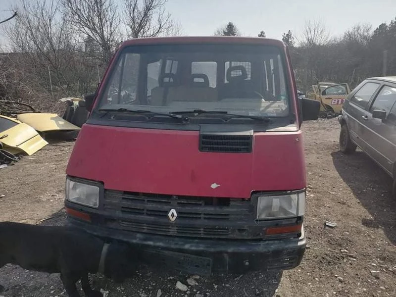 Renault Trafic 2.1 дизел , снимка 1 - Бусове и автобуси - 36334208