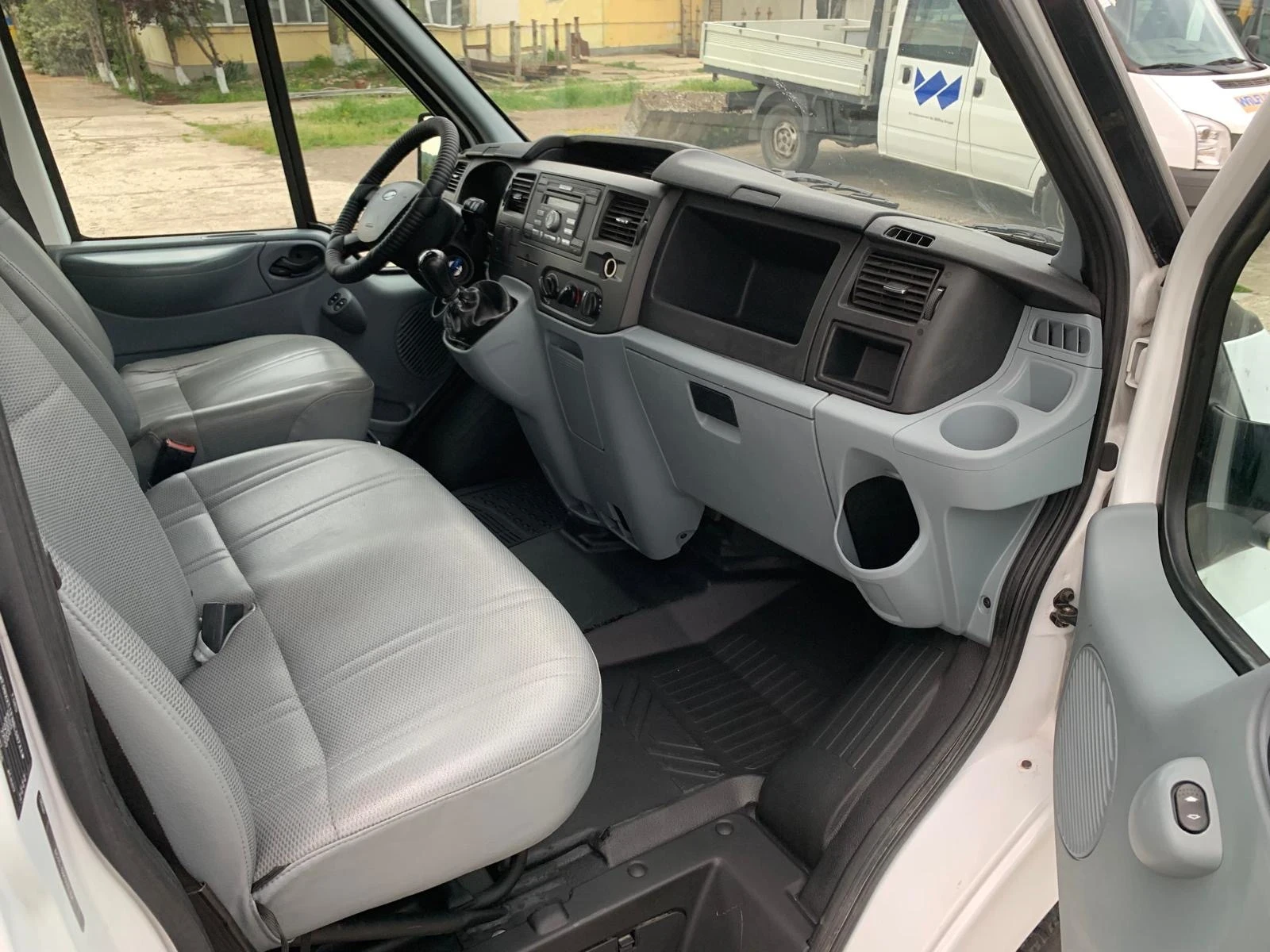Ford Transit 3, 5т Категория В 6+ 1 места, снимка 17 - Бусове и автобуси - 54512210