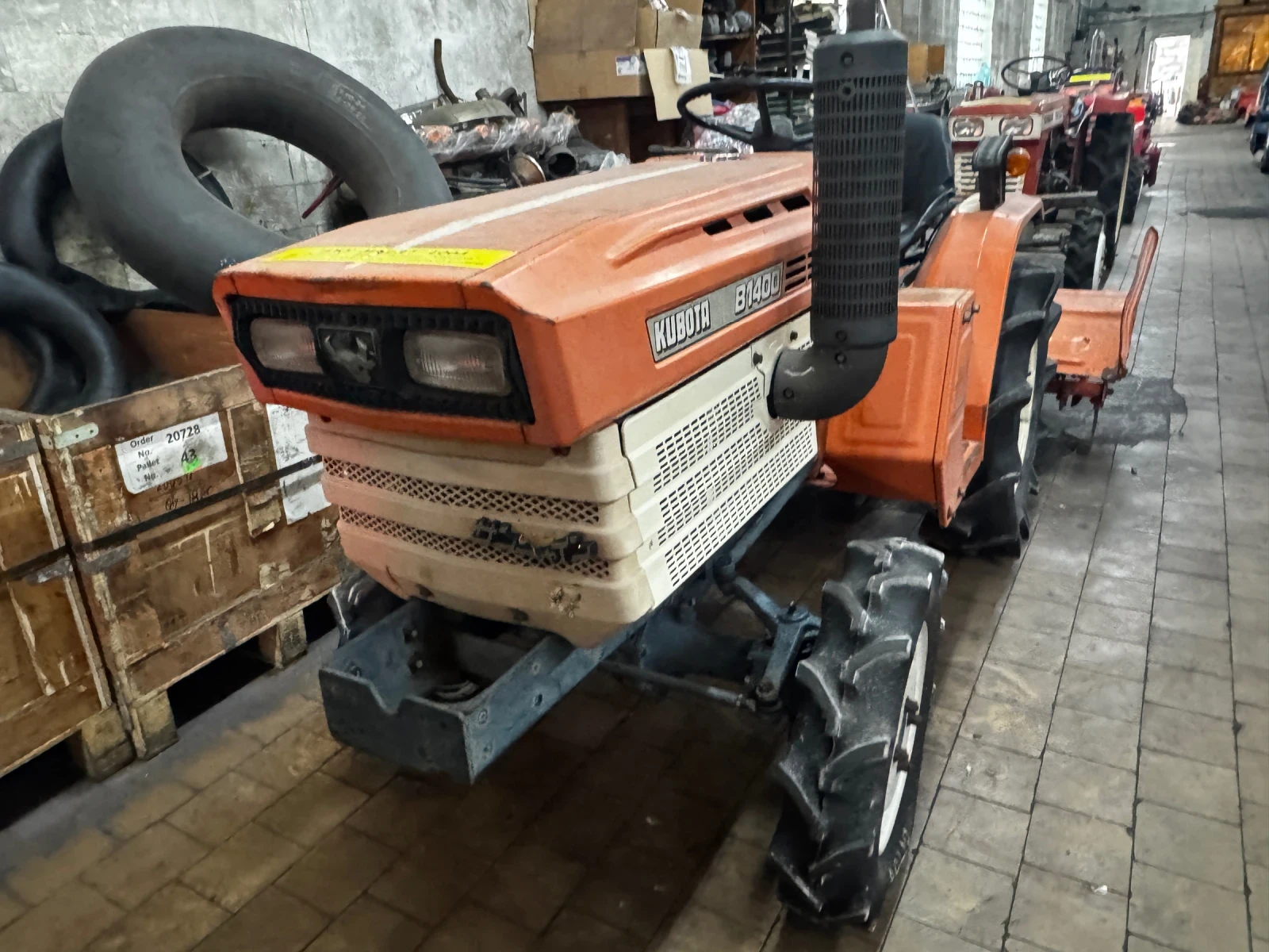 Трактор Kubota B1400, снимка 2 - Селскостопанска техника - 56204755