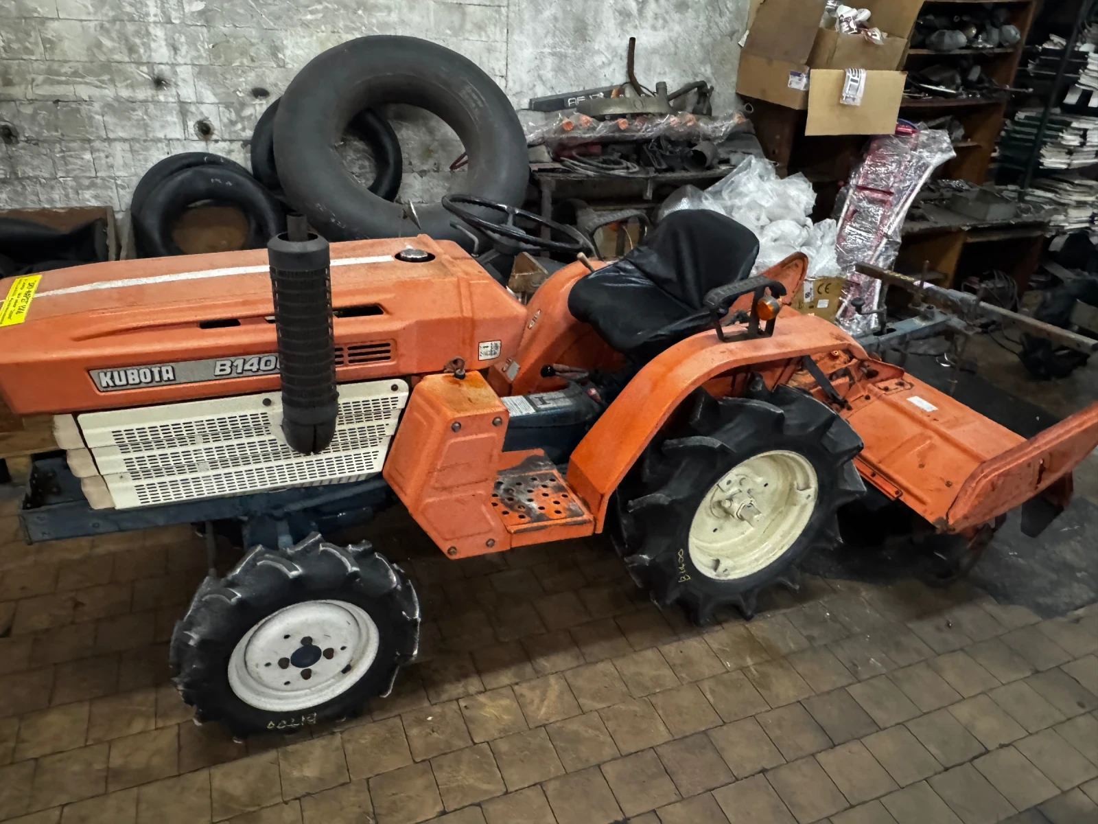 Трактор Kubota B1400, снимка 3 - Селскостопанска техника - 56204755