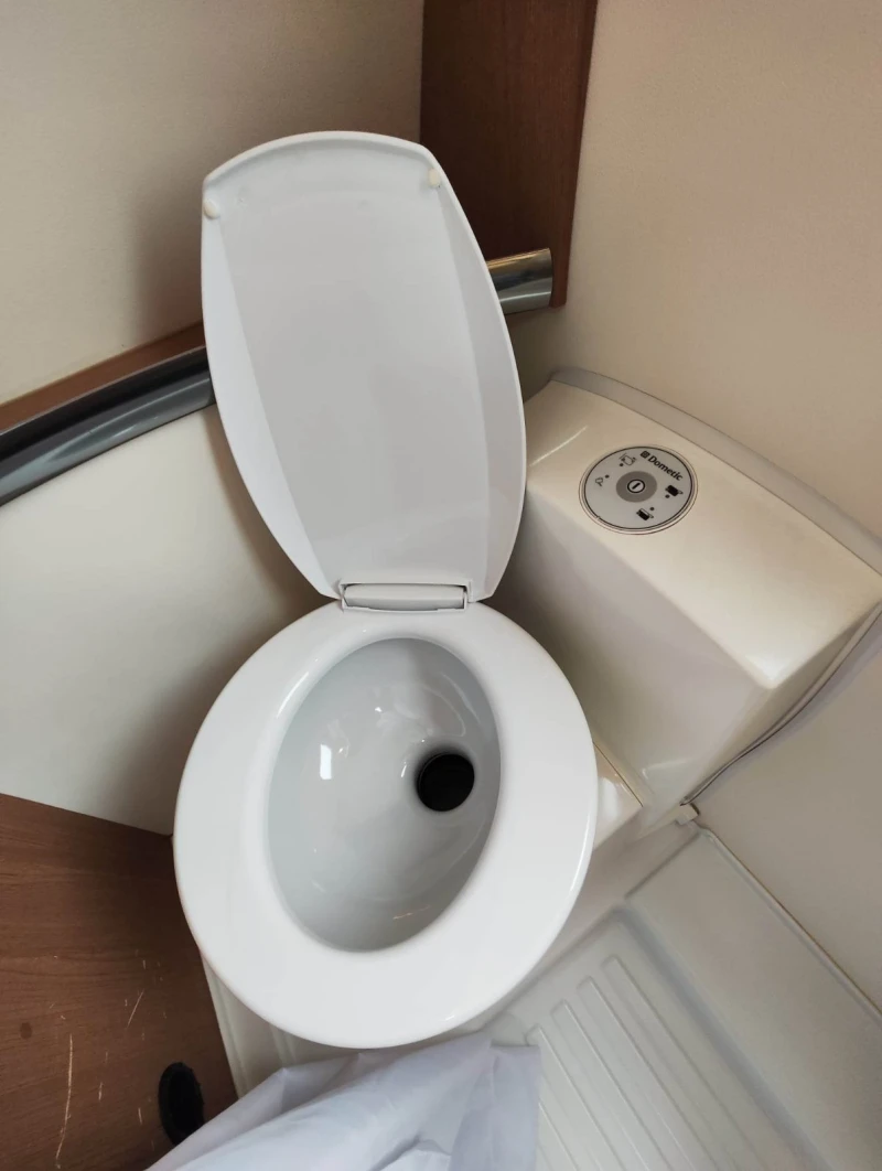 Каравана Knaus Sport, снимка 8 - Каравани и кемпери - 51767998