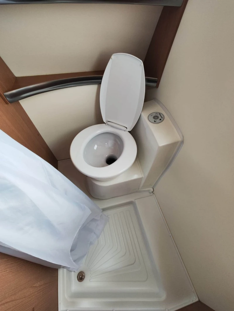 Каравана Knaus Sport, снимка 7 - Каравани и кемпери - 51767998